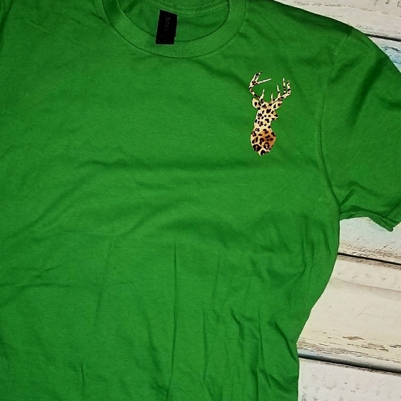 Medium leopard deer head graphic t. Nwt - Picture 2 of 2